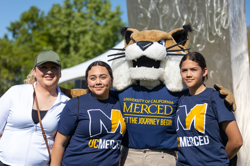 Newly admitted student and family posing with Rufus, the mascot, on Bobcat Day